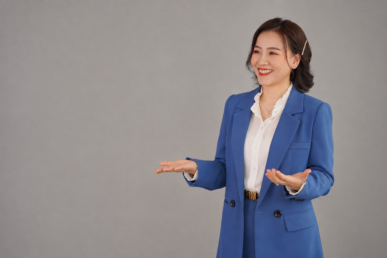 Coach Nguyệt Hằng